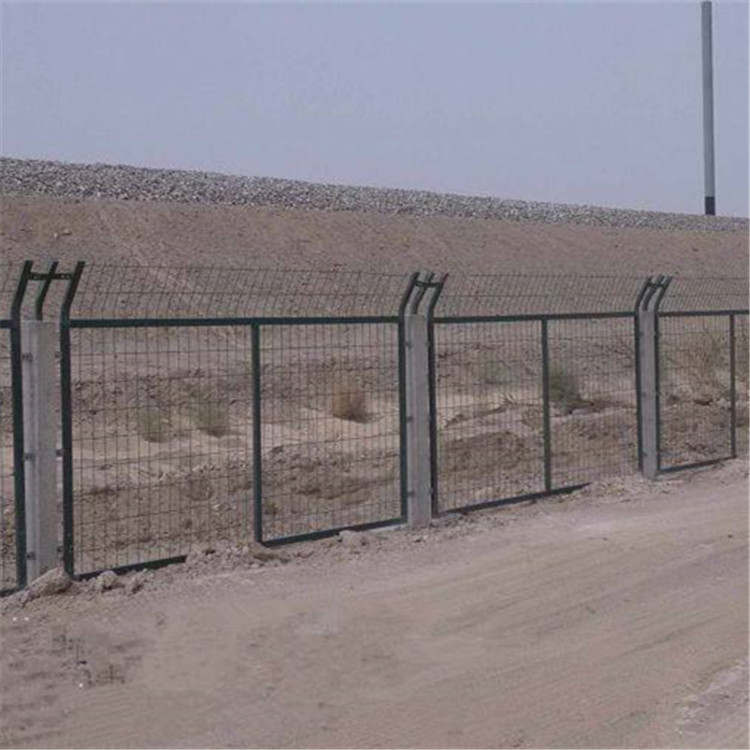 鐵路護(hù)欄網(wǎng)案例展示圖片4 鐵路護(hù)欄網(wǎng)案例展示圖片4