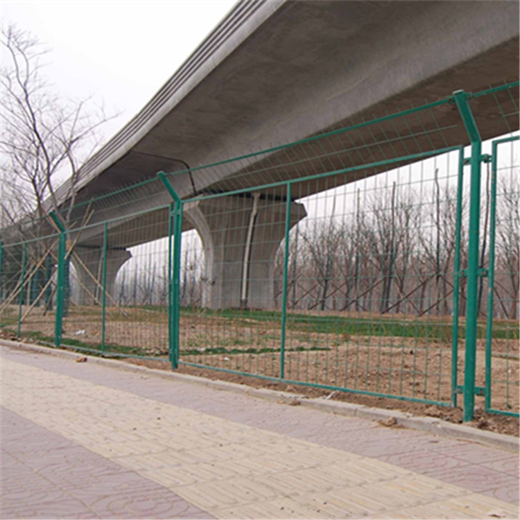 鐵路路基防護柵欄案例展示圖片2 鐵路路基防護柵欄案例展示圖片2