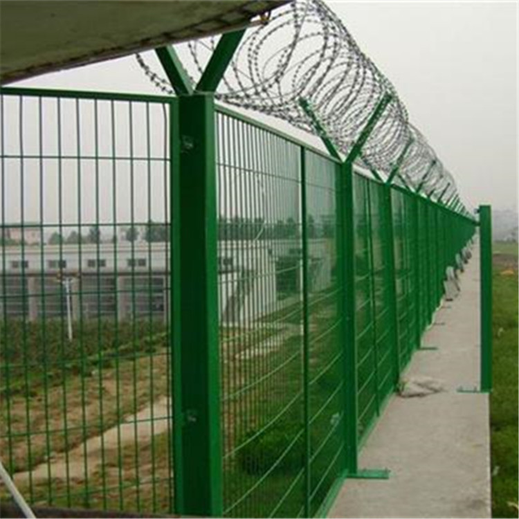 機場鐵絲網(wǎng)圍界案例展示圖片4 機場鐵絲網(wǎng)圍界案例展示圖片4